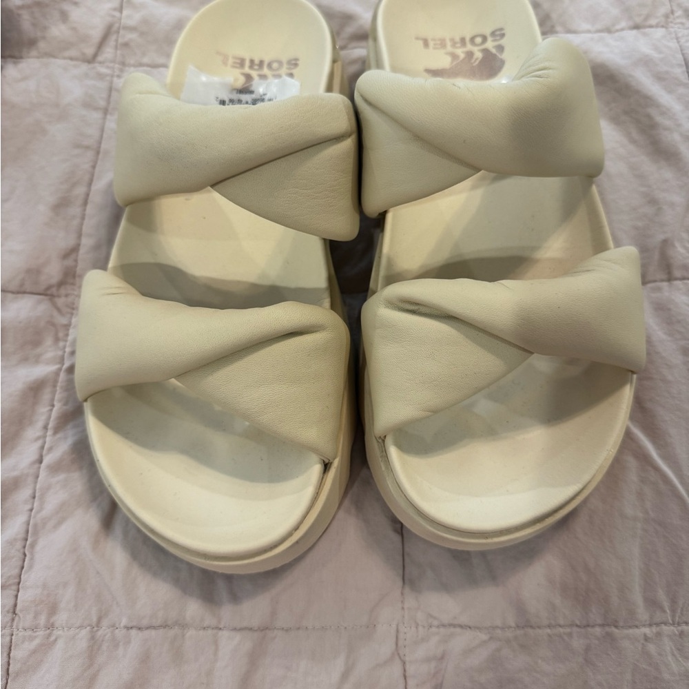 Sorel Cream Crossover Strap Sandals